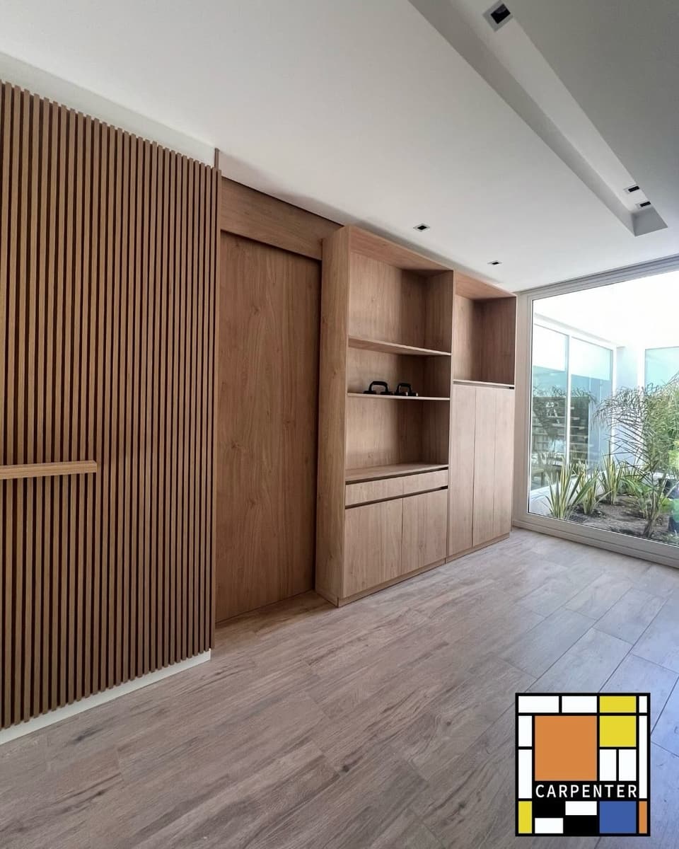 Revestimiento varillado y box de guardado en madera