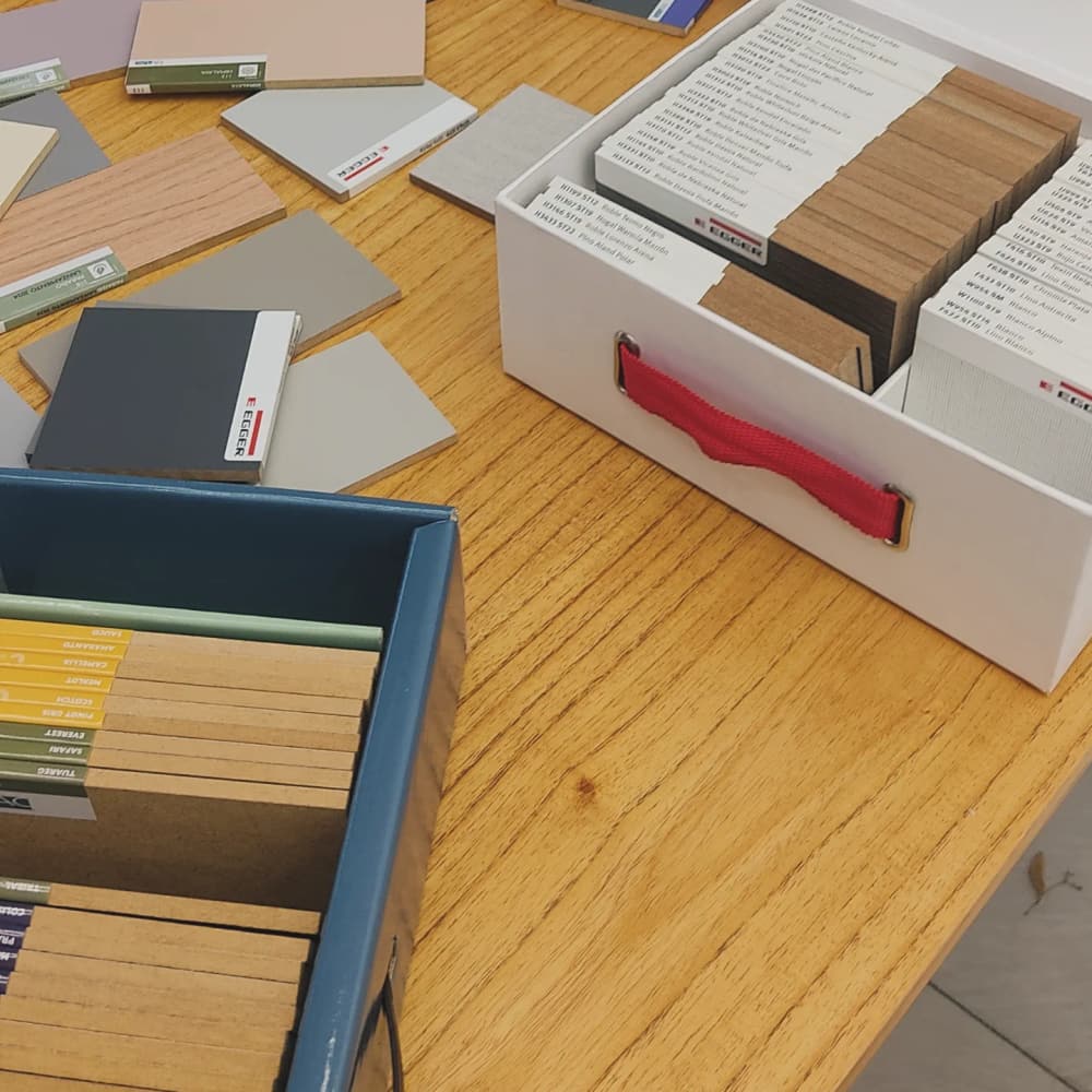 Muestrario de placas y terminaciones