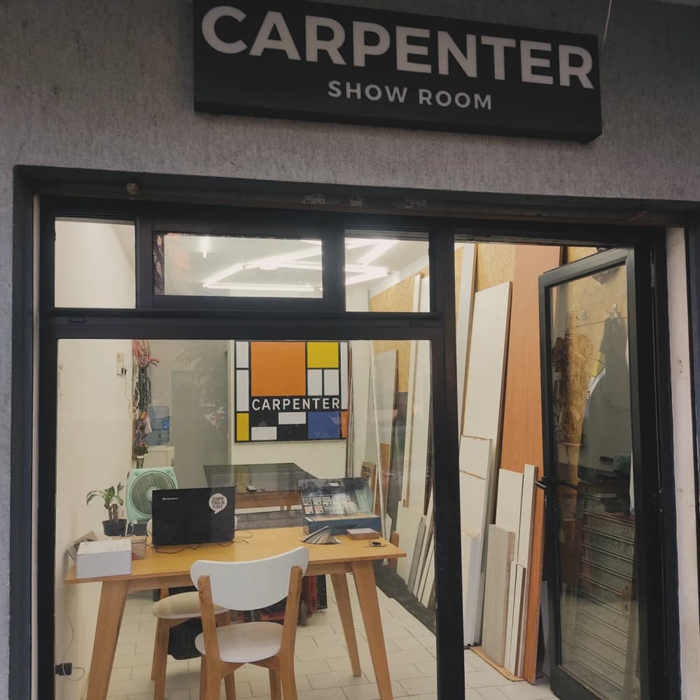 Frente del showroom de Carpenter